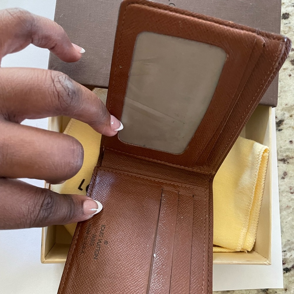 Authentic Louis Vuitton Mens wallet - Picture 4 of 4